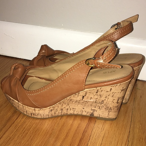 Tan Wedges - Picture 3 of 4